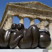 Esposizione dello scultore costaricano Jiménez Deredia al Tempio nel 2012